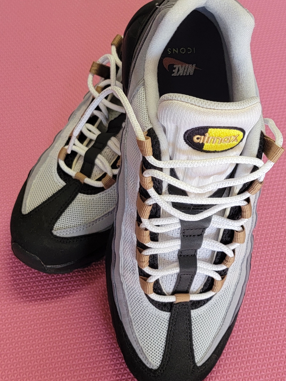 Nike Air Max Men's White Black Tan Accent Sneakers